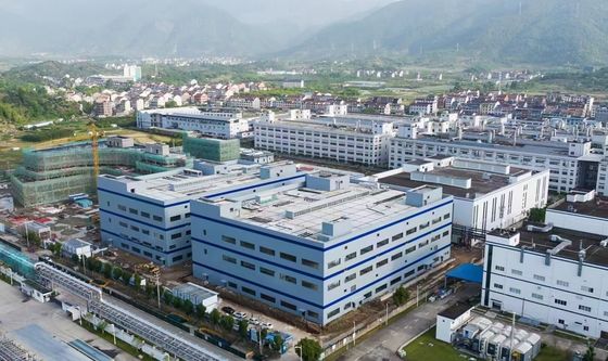 Durable Prefabricated Steel Warehouse with Modern Design and Stainless Steel Gutter